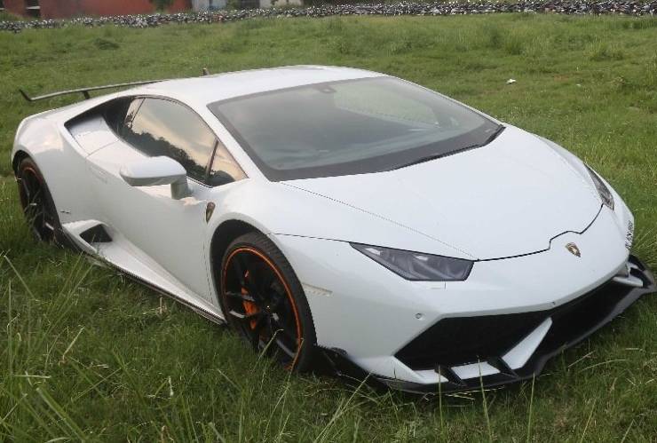 Lamborghini Huracan Seized By Police For Overspeeding License