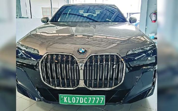 Why Did A BMW I7 Owner Pay 7 7 Lakh For The Fancy Number 7777 Find Out