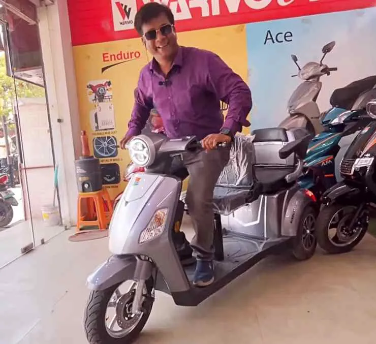 PeV Phantom Is A 3 Wheeled Electric Scooter For The Elderly Video