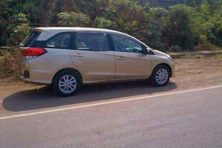  Honda  Mobilio Diesel  MPV spotted in India ahead of July launch