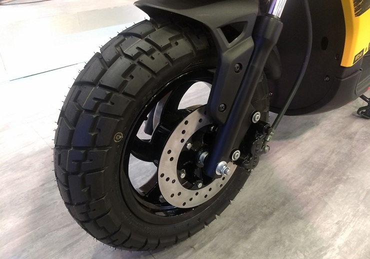 aprilia sr 150 tyre price