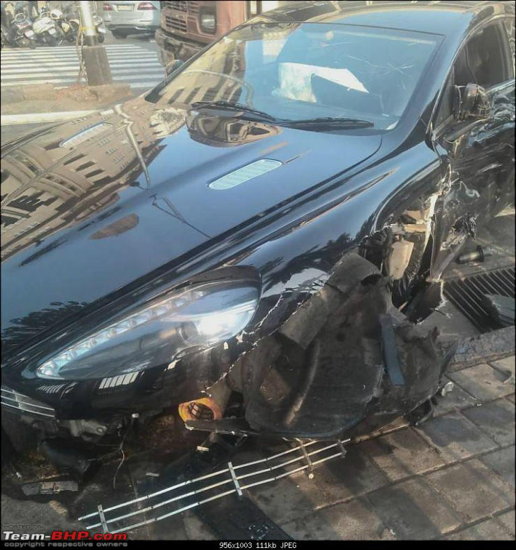 Aston Martin Rapide supercar crashes in Mumbai