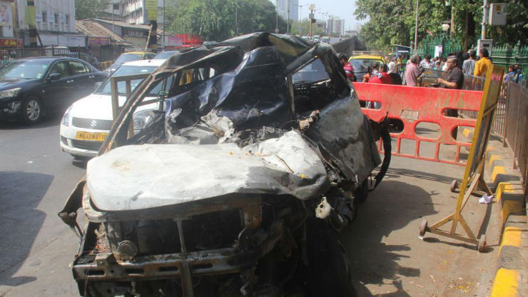 Speeding Tata Hexa crashes into BMC truck: This is the result