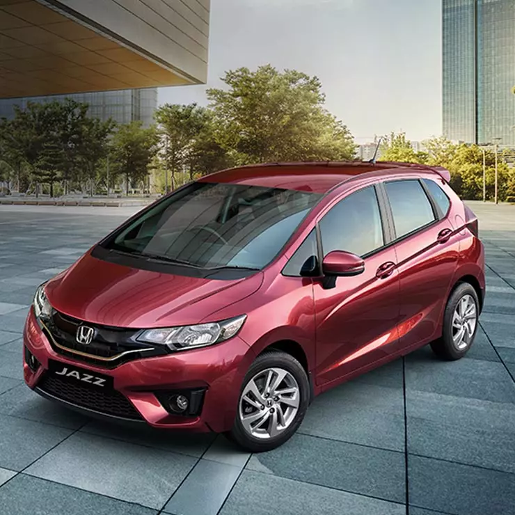 Honda Jazz available with discounts & offers worth 1 lakh - Here's why ...