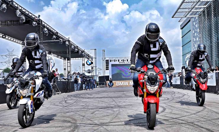 Watch The Bmw G 310 R And G 310 Gs Perform Stunts In India Video