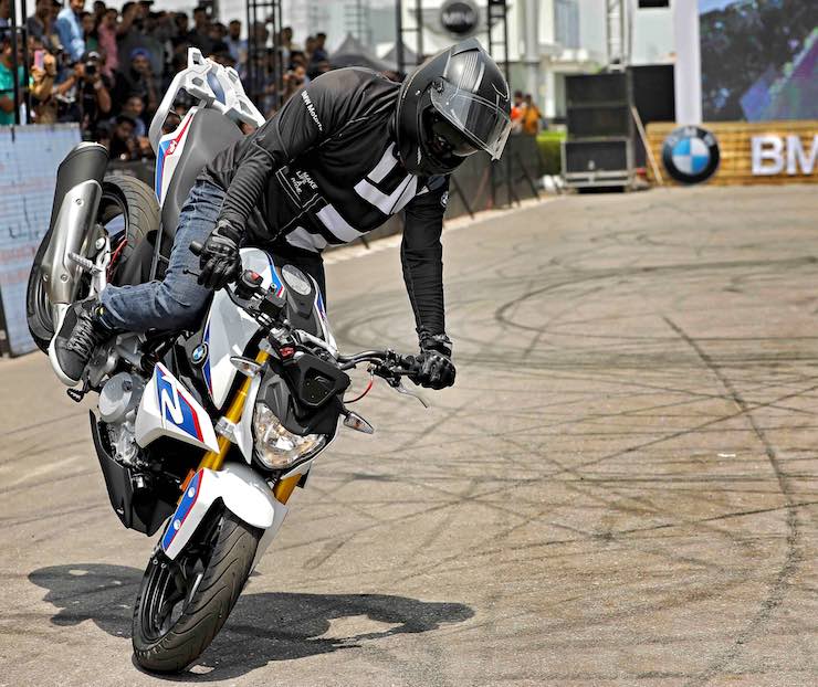 Watch The Bmw G 310 R And G 310 Gs Perform Stunts In India Video