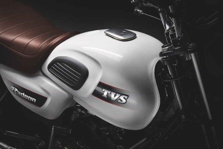 Tvs Radeon Stylish Petrol Tank With Ribbed Thigh Pads