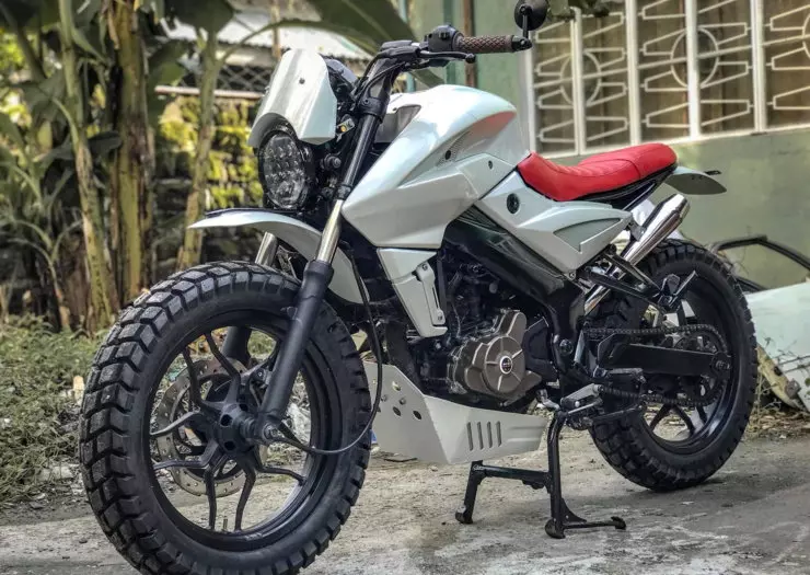 Bajaj Pulsar NS200 modified into a gorgeous scrambler