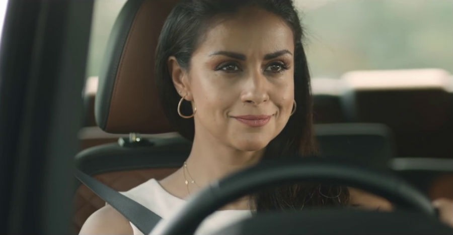 Gul Panag shows what the 'SPECIAL' test drive of the Mahindra Alturas ...