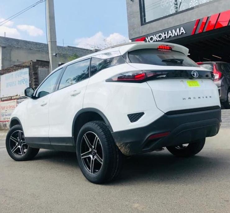 Tata Motors' Harrier SUV with 18 inch alloy wheels looks GORGEOUS