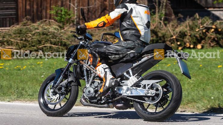 Next generation KTM 390 Duke streetfighter motorcycle caught testing