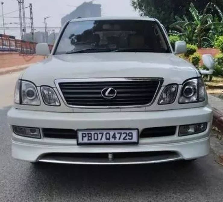 Well kept used Lexus LX 470 SUVs selling for a fraction of original ...