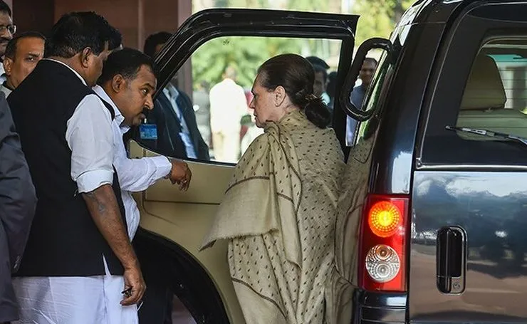 Sonia, Rahul & Priyanka Gandhi downgraded from Range Rovers & Toyota ...