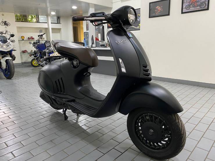 Vespa 946 Price, Images & Used 946 Scooters - BikeWale