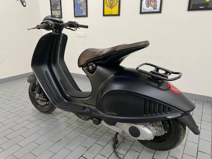 Vespa 946 Price, Images & Used 946 Scooters - BikeWale