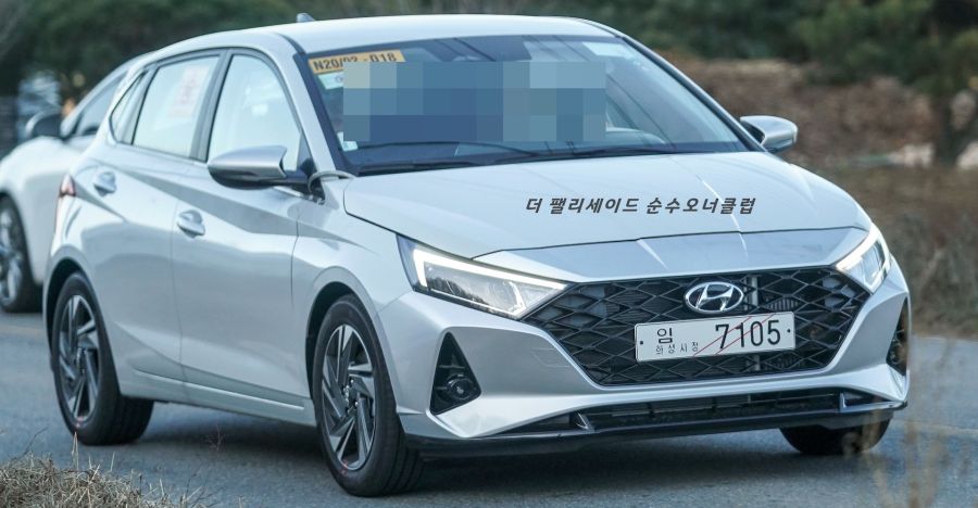 Upcoming Hyundai i20 Pictures from the road