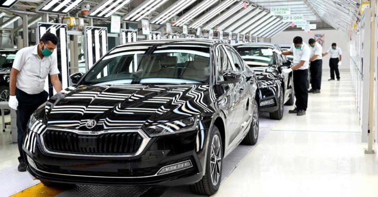 Upcoming Skoda Octavia starts arriving at the dealerships before ...