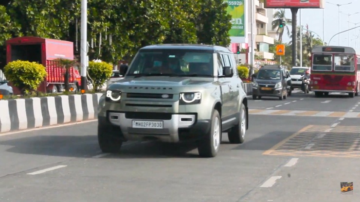 Arjun Kapoor Land Rover spotted 1