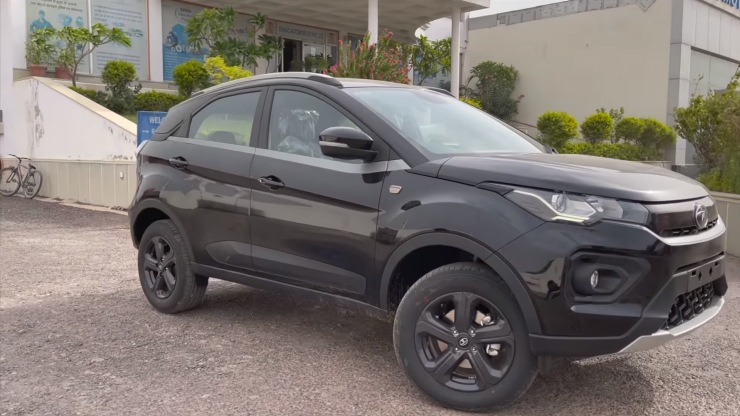 Walkaround video reveals the compact SUV inside out - The Cars Project