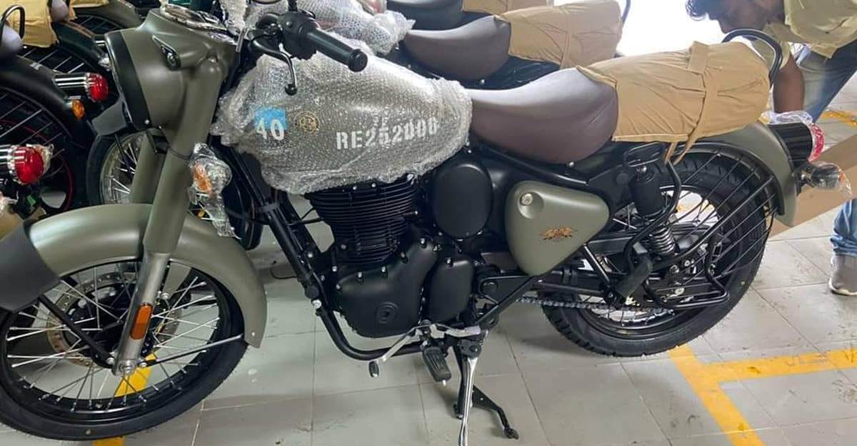Royal Enfield new-gen Classic 350 spotted in multiple colours at a ...