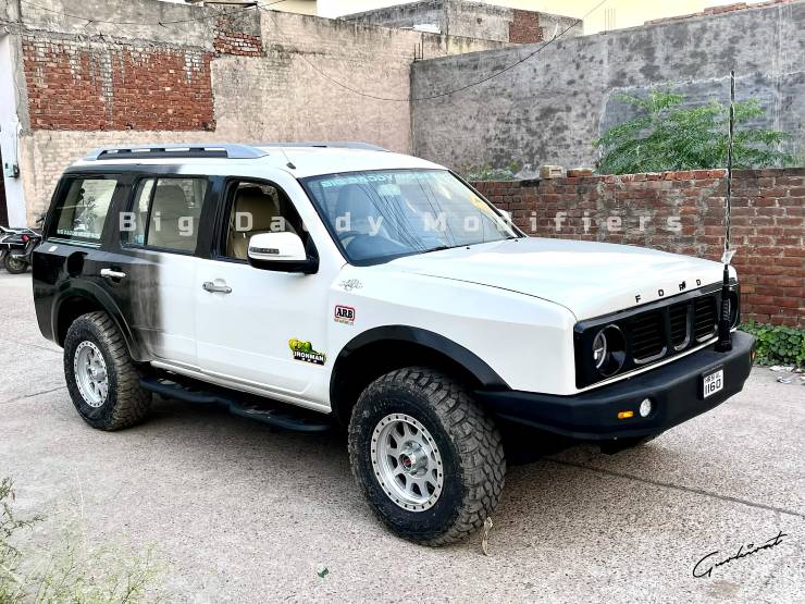 Ford Endeavour converted into Ford Bronco