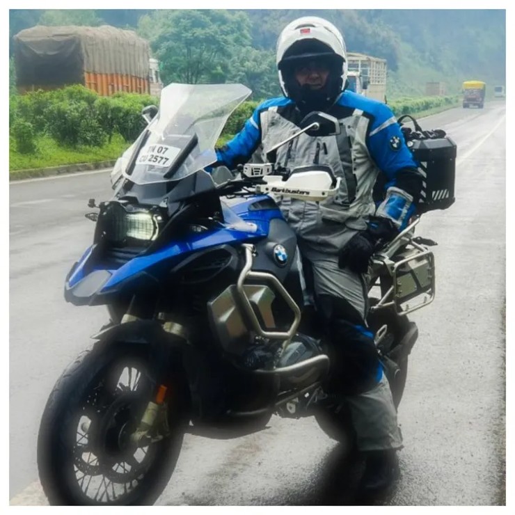 Movie star Ajith Kumar sets off for a world tour on his BMW R 1200 GS