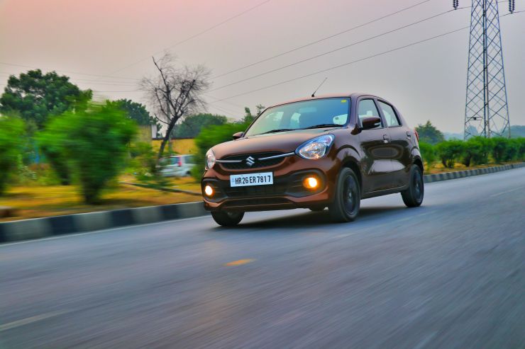 Maruti Suzuki Celerio vs Renault KWID: A Comparison of Their Variants Priced Rs 5-6 Lakh for Style-conscious Car Buyers