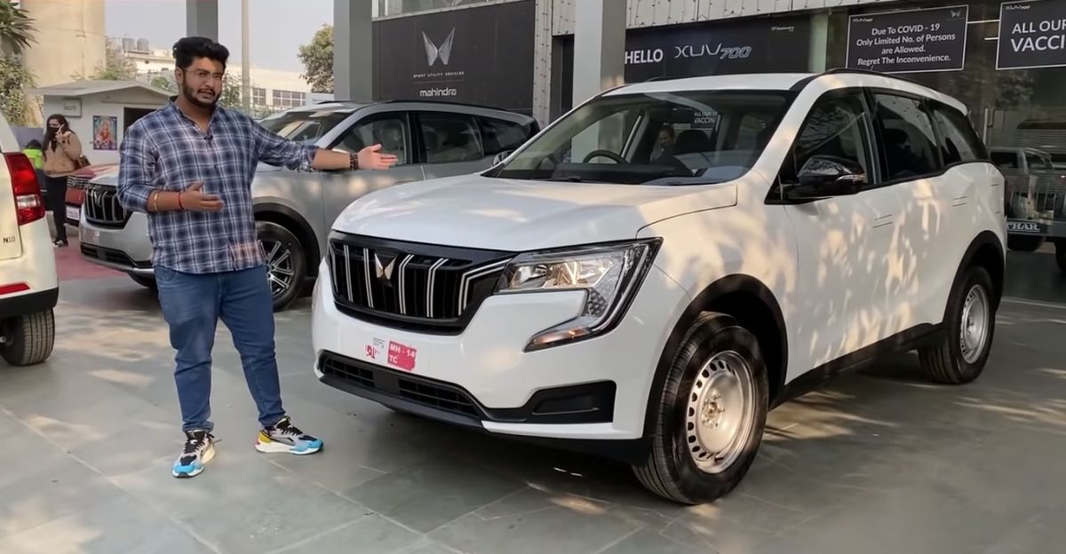 Mahindra XUV700 base variant in a detailed walkaround video