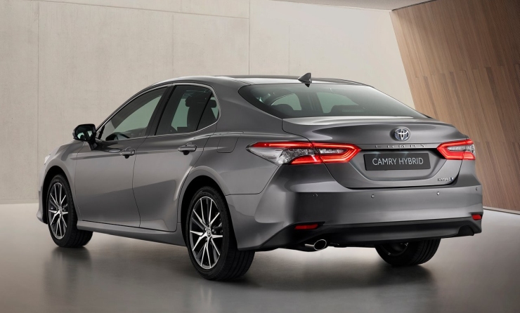 Toyota releases new TVC showing Camry’s hybrid system