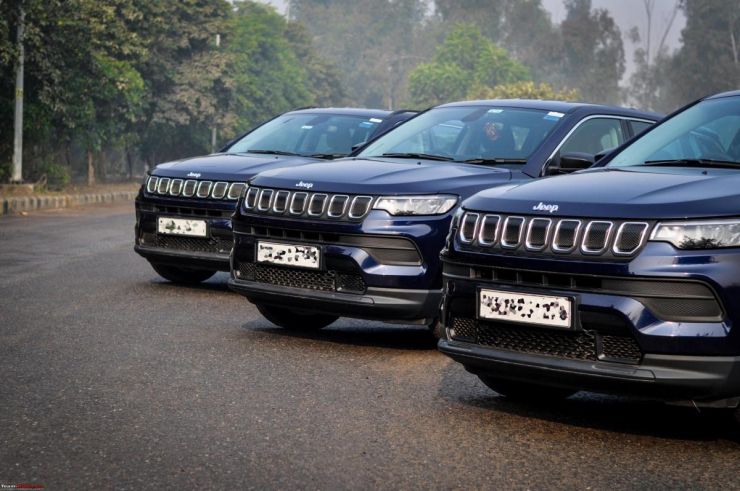 Best Jeep Compass and Mahindra XUV700 Variants for Off-roading Enthusiasts: A Detailed Comparison