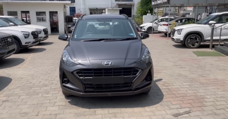 Hyundai Grand i10 Nios Corporate Edition in a walkaround video