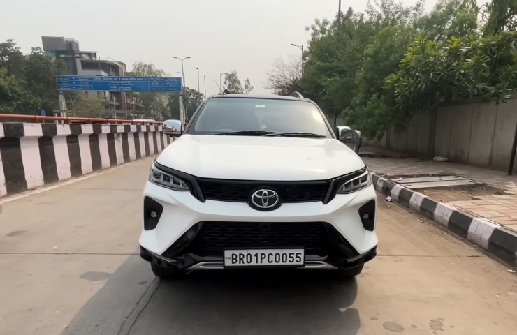 Old Toyota Fortuner converted to Toyota Fortuner Legender on video