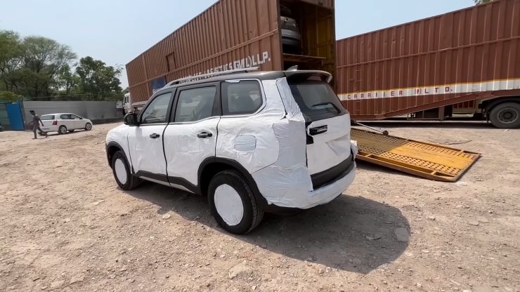 2022 Mahindra Scorpio N in a walkaround video at dealership yard, just before launch today!