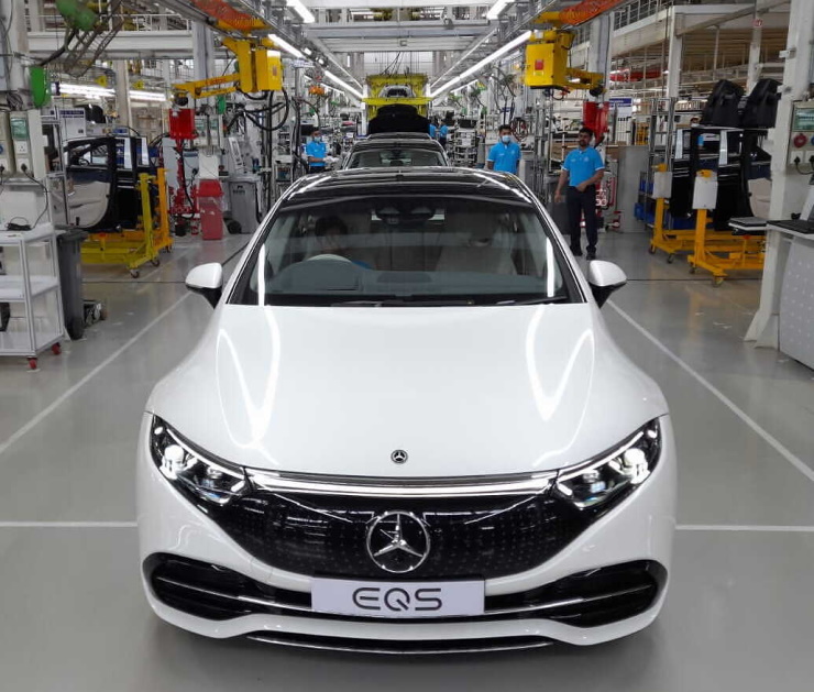 Mercedes Benz Redirects R&D Money From EVs To ICE Cars: Here’s Why