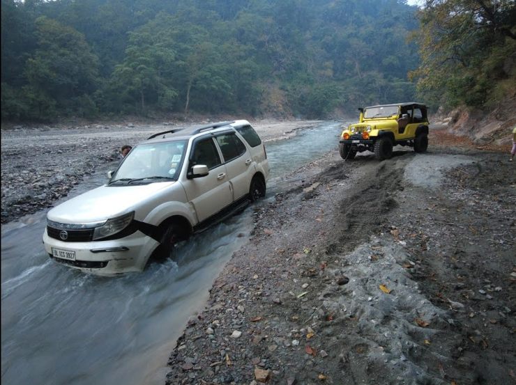 Tata Safari Stormeを救出するジープは、立ち往生した車両を回復しない方法の一例です [Video]