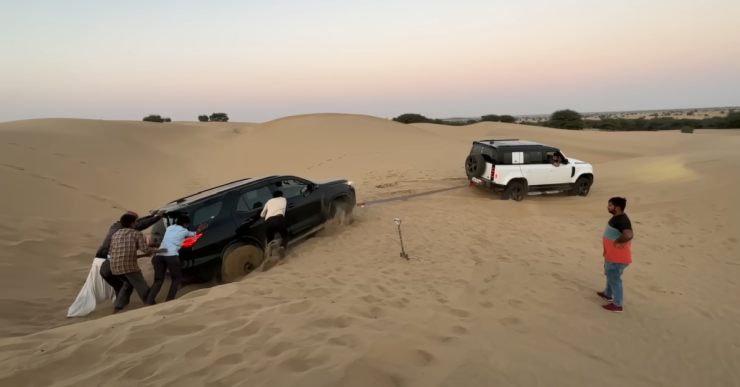 Toyota Fortuner gets stuck while dune bashing: Land Rover Defender pulls it out [Video]