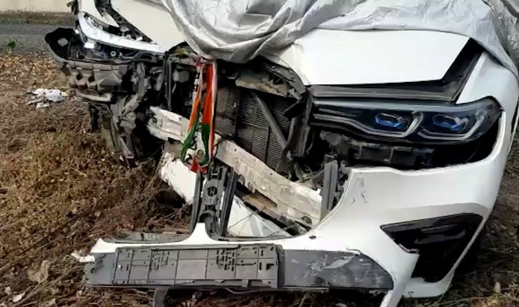 NCP MLA Dhananjay Munde は、2000 万ルピーの BMW X7 高級 SUV の衝突から生還しました。