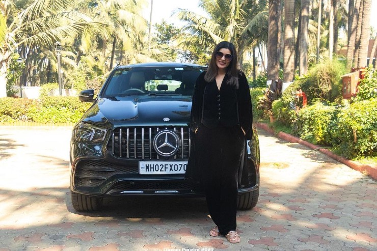 ボリウッド女優の Sushmita Sen が、2000 万ルピー相当の Mercedes-AMG GLE53 を家に持ち帰る