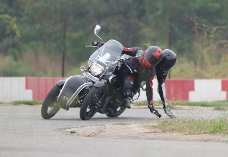 Bajaj Avenger は、ボルトオン キットを使用してきれいにトライクに変換されます。購入することもできます。 [Video]