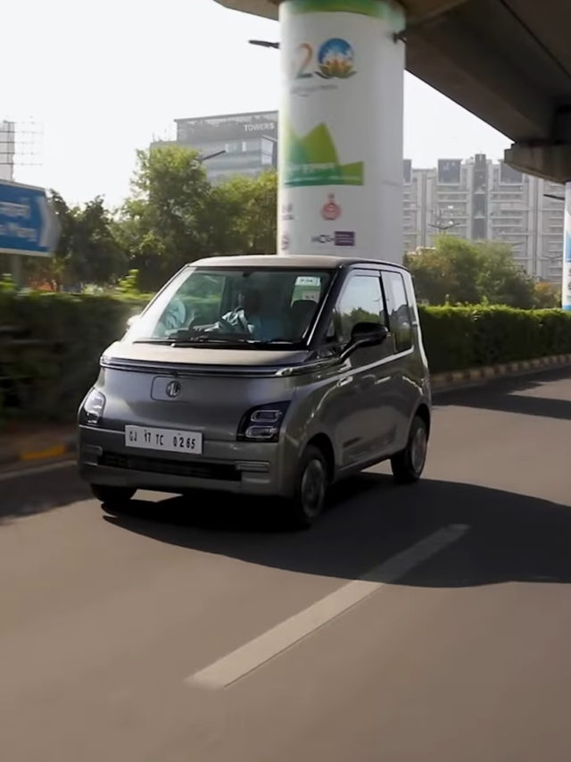 Janhvi Kapoor Drives MG Comet Electric Car, Declares It a Total Head Turner (Video)