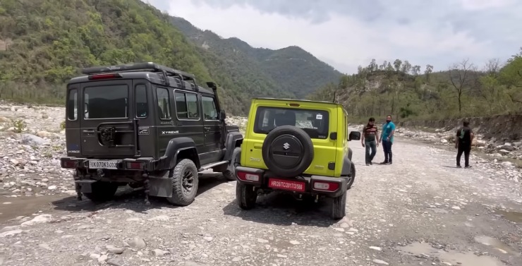 マルチ・スズキ・ジムニー 4X4 SUV のサイズとリフトされたフォース・グルカ BSIV のサイズの比較 [Video]