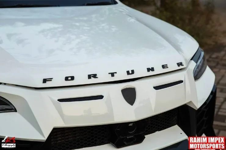 This Toyota Fortuner from Pakistan wants to be a Lamborghini Urus [Video]