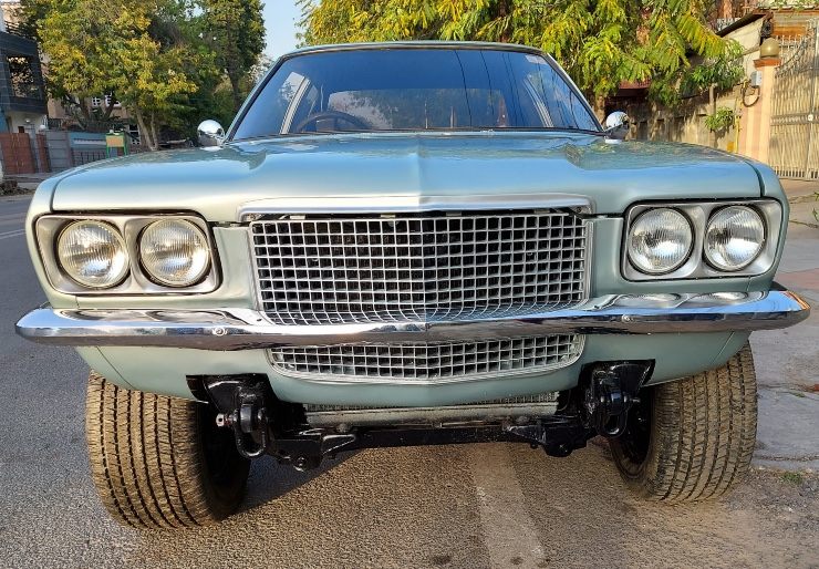 This modified Contessa sedan comes with a V6 engine and gets 4×4 [Video]