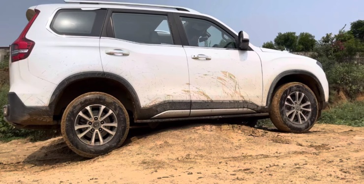 Maruti Suzuki Jimny vs Mahindra Scorpio-N: Ground clearance compared (Video)