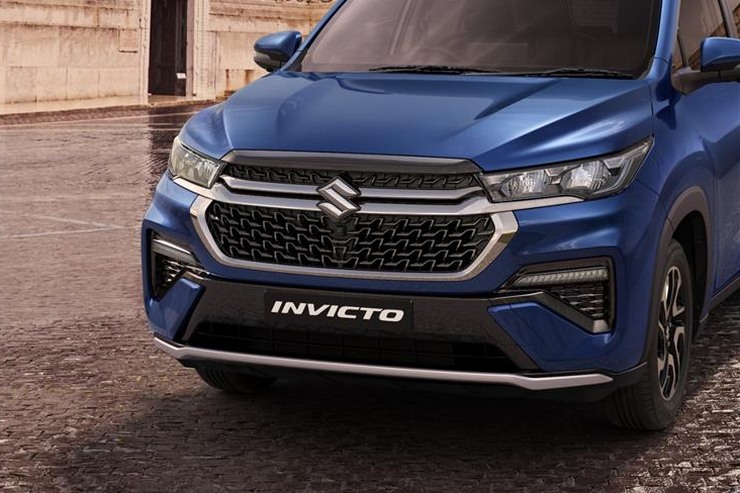 Invicto Hybrid MPV: 最も高価なMaruti 車の画像ギャラリー