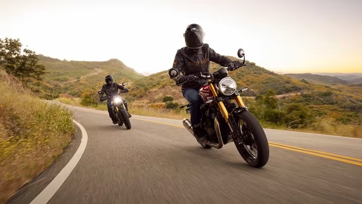 Bajaj Triumph Speed 400がインドで233万ルピーで発売 – Scrambler 400 Xは10月に発売