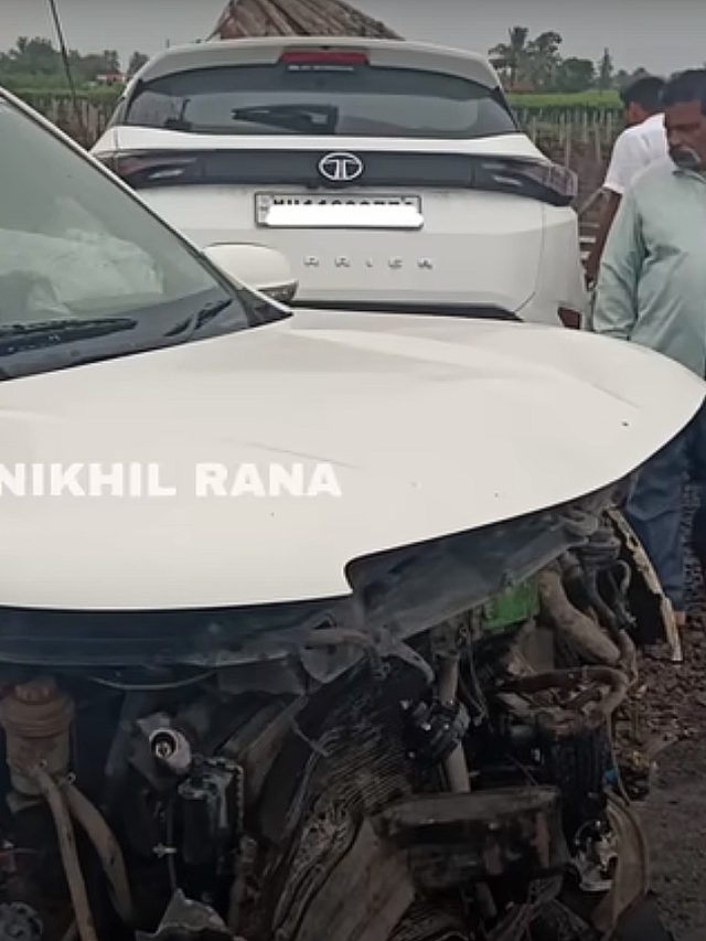 Tata Harrier and Mahindra XUV500 crash into each other | Cartoq