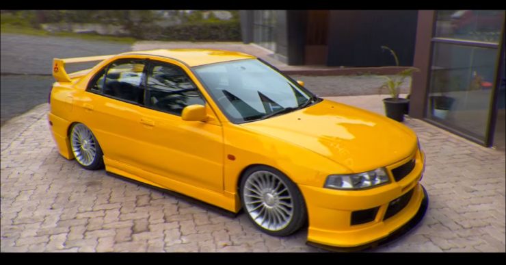 Modified Mitsubishi Lancer in Yellow shade looks neat