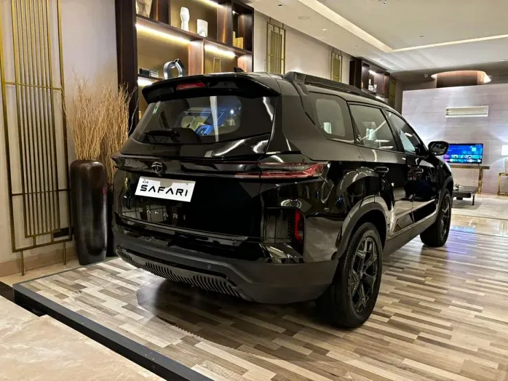 2023 Tata Safari facelift Dark Edition in the flesh: In-person images