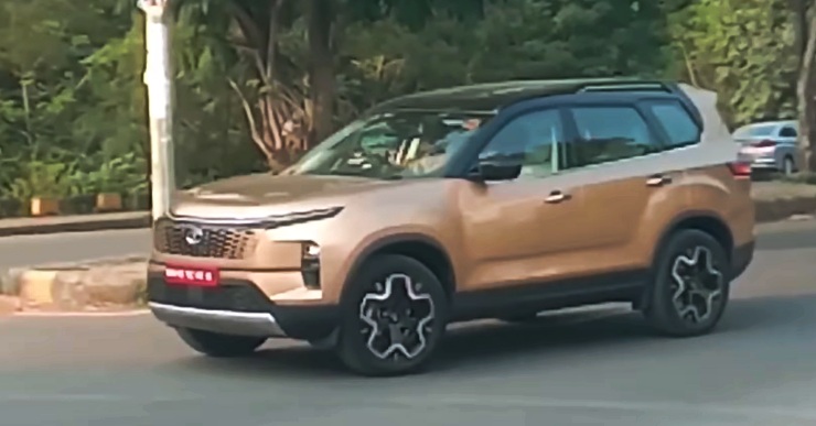 2023 Tata Safari facelift real-life road presence [Video]